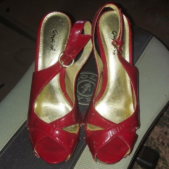 Qupid red leather like strap open toe high heels with faux wood accent - Picture 2 of 7